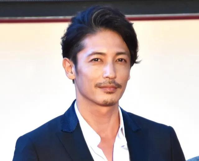 哪个男星演的狐狸精好看,长相最像狐狸精的演员