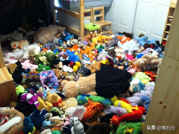 网友分享旅途中奇葩艳遇：大早醒来床上除了美女还有条蟒蛇！