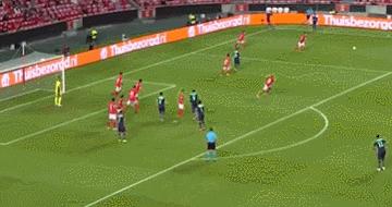 22岁荷兰天才9号：拜仁眼中的莱万接班人，去巴黎会是梅西好搭档