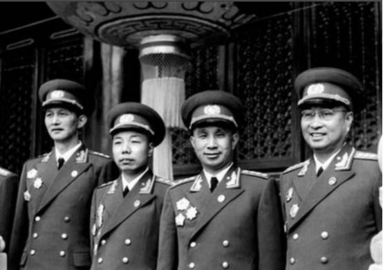 萧华：中国最年轻的开国上将，22岁当上司令，39岁授上将军衔