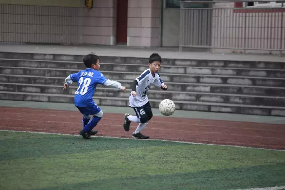 脚下过才叫真本事新希望俱乐部足球小将们出击!