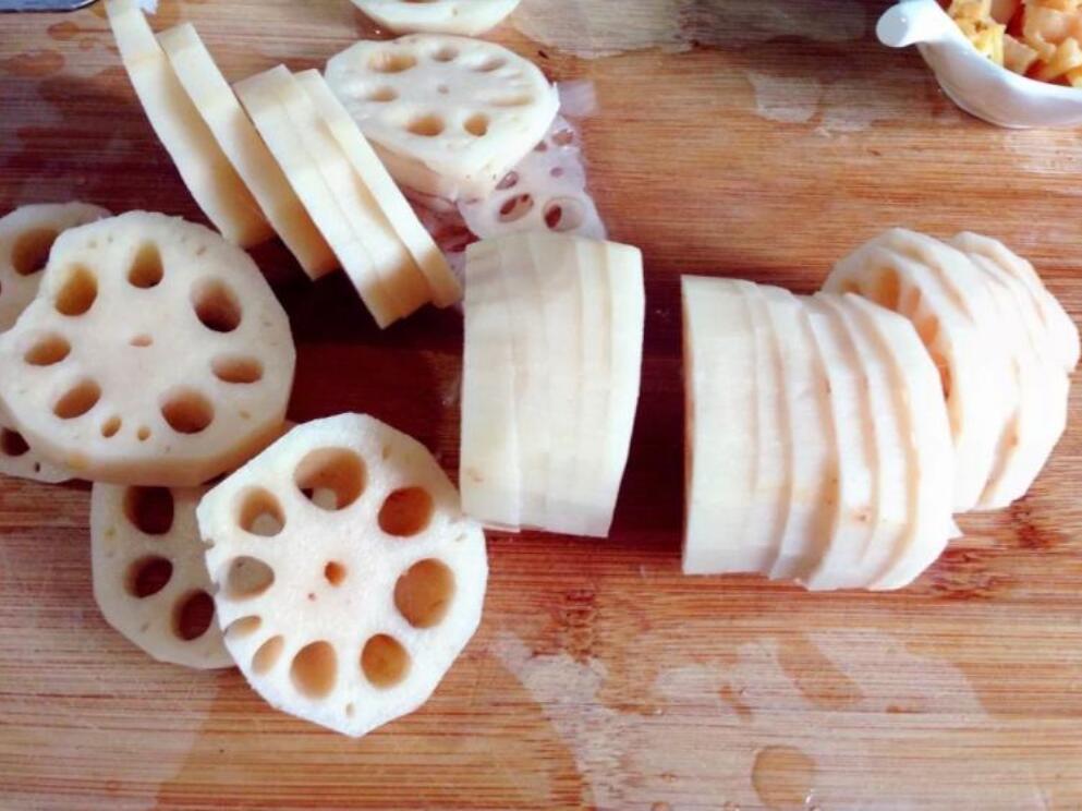 莲藕煲汤怎么样莲藕才不变黑,莲藕炖排骨莲藕变黑