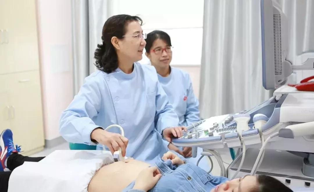 新春走基层除夕夜医院,新春走基层医院