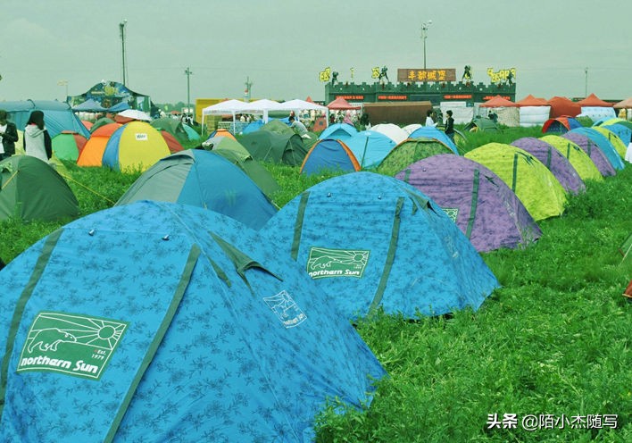 薛之谦张北草原音乐节怪咖完整版,薛之谦北京麦田音乐节唱了几首歌