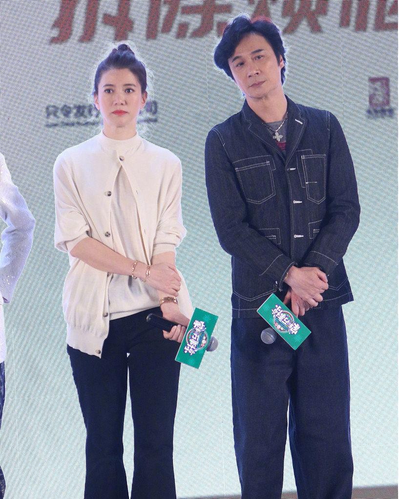 袁咏仪下了红毯穿搭,袁咏仪穿衣搭配