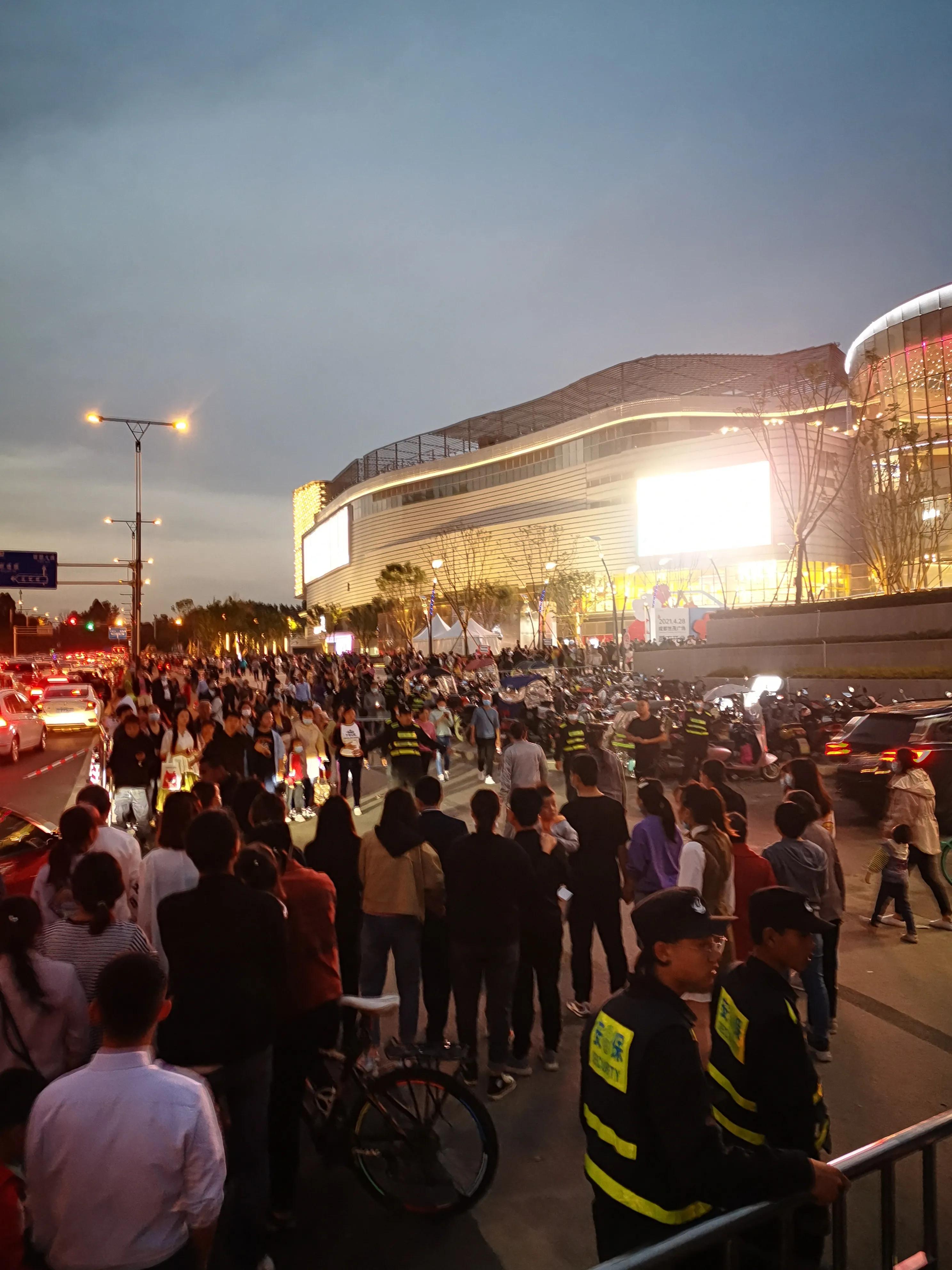 龙泉大面世茂城咋样,龙泉大面世茂广场