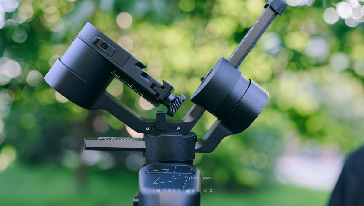 “跨界级”专业防抖,手机和微单都可用,普通人的视频“法宝”