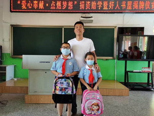 英烈革命精神永传承,致敬英烈红色经典