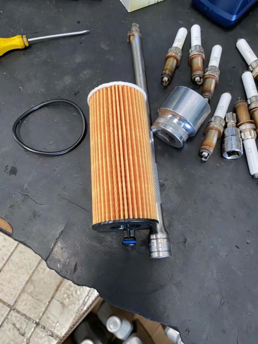 宝马8系双门碳纤维,宝马8系四门版的驾驶感受