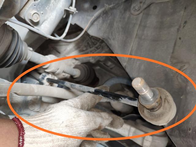 底盘磕碰到了车身稳定系统异常,汽车底盘各部件及常见的损坏症状