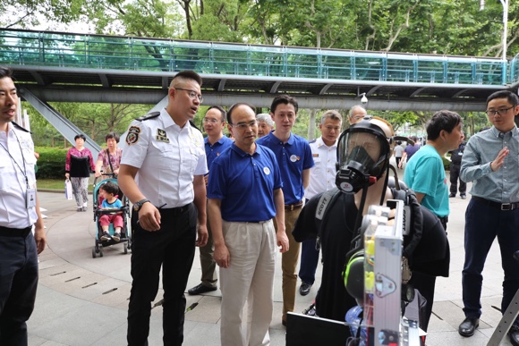 如何安全破窗,怎么紧急破窗逃生