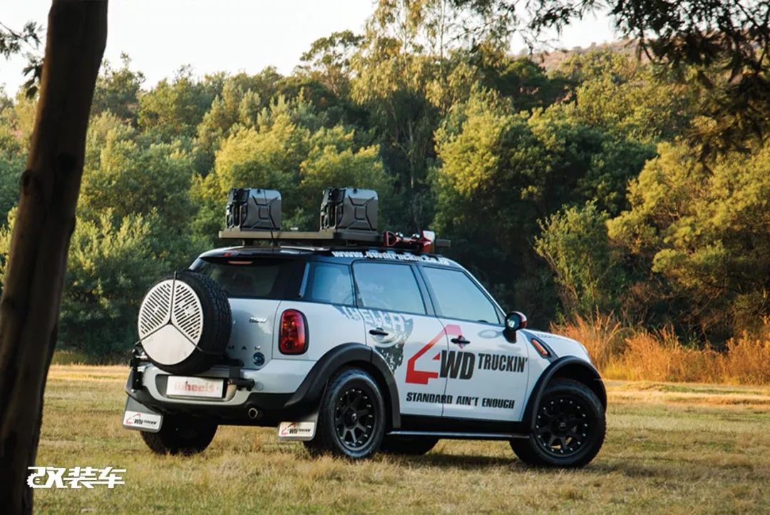 网友花费十几万，把MINI乡下人爆改成大脚怪