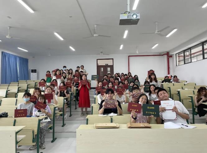 打破“最难就业年”，武汉学院这位教师做到了