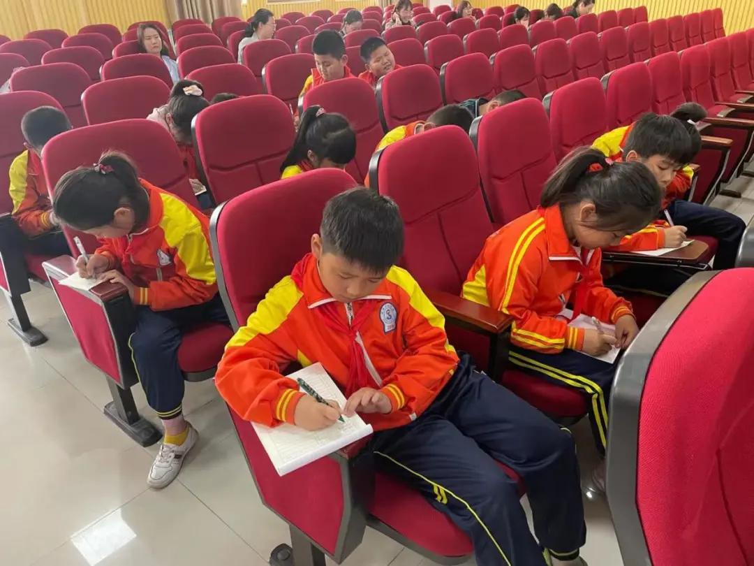 德育之窗感恩母爱,感恩母亲的讲堂活动