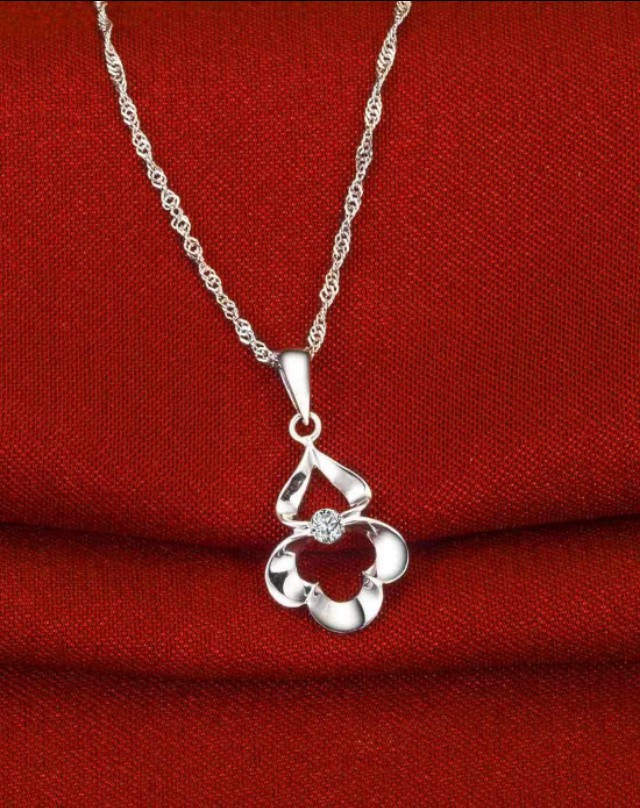 送女朋友什么礼物好！可以送这些！（收礼送礼攻略）