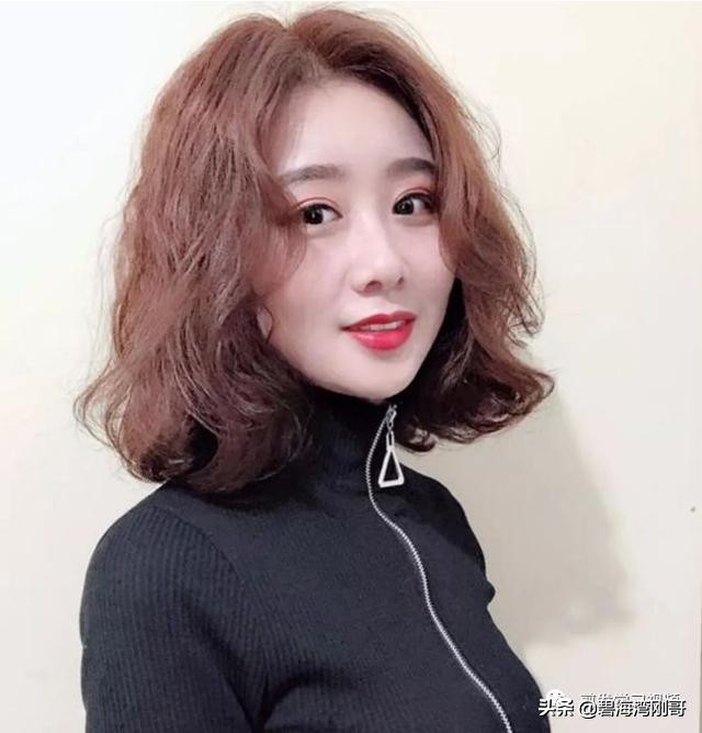 2020年最流行的发型气垫烫锁骨发,2020年最流行烫的锁骨发型