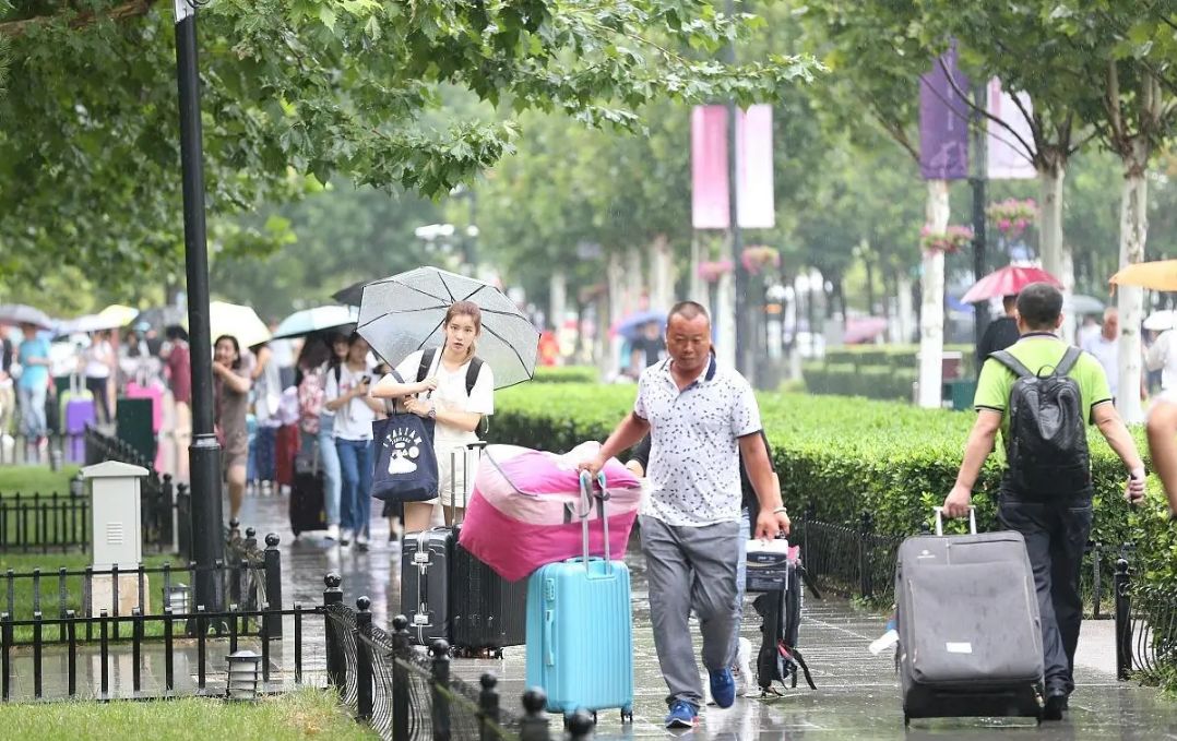 大学新生入学须知攻略,新生入学学长学姐很热情