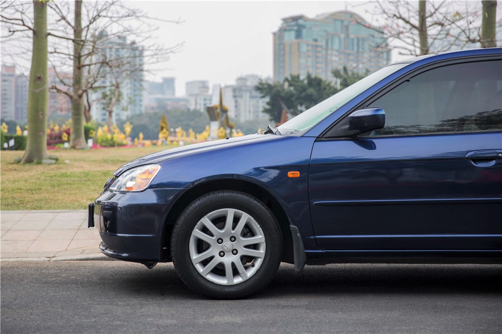 这台思域当年售价比雅阁还贵，如今车友为情怀将其收入囊中