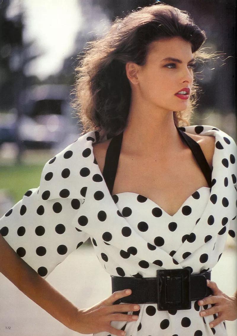 顶流女明星整容,顶流女星整容后回国复仇全集