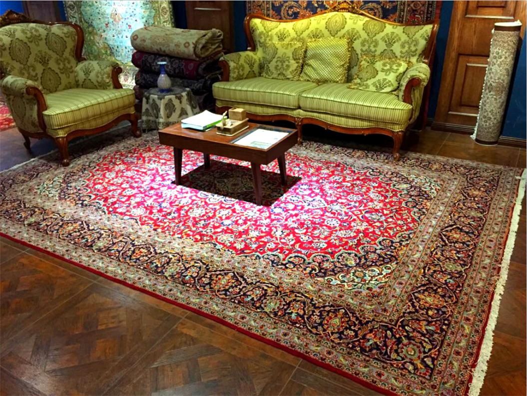 地面上的手工真丝波斯地毯，让西方的皇室贵族迷恋了近千年