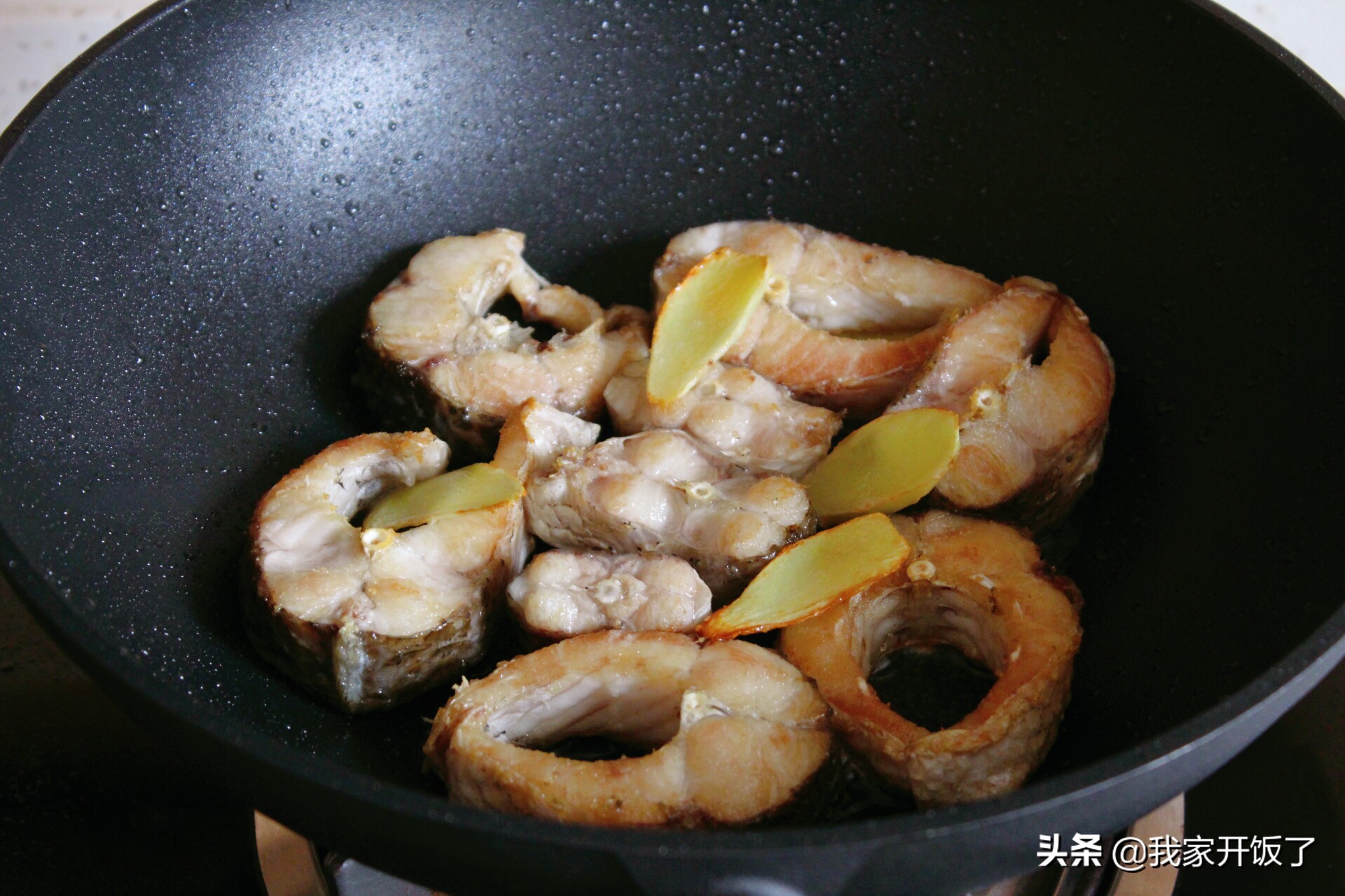 鱼炖豆腐怎样炖才好吃,鱼炖豆腐怎么做最好吃