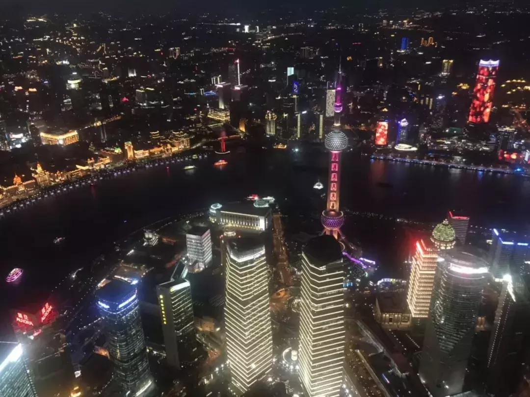 led灯刺眼对人体有什么危害,led灯的蓝光对皮肤有什么危害