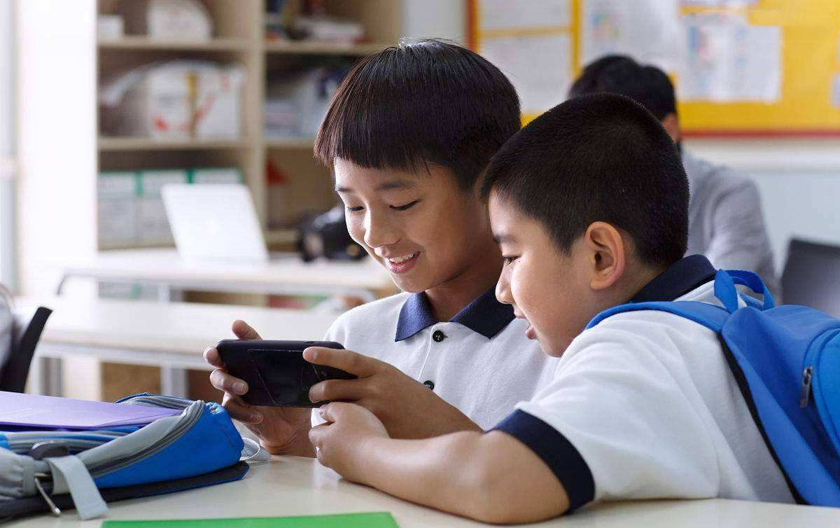 孩子玩游戏上瘾叛逆家长怎么办,孩子玩游戏上瘾如何教育