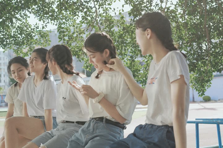 一群体育生帅气视频,高中体育生肌肉写真