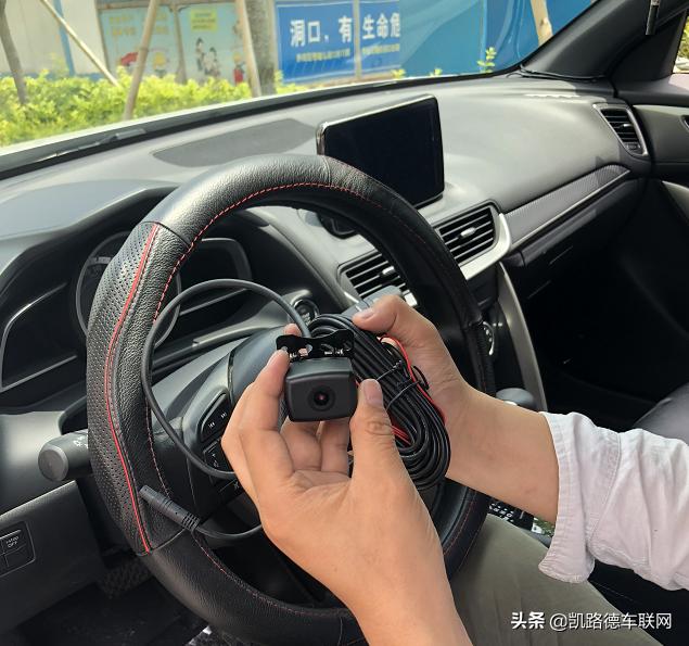行车记录仪后摄像头安装哪里正确,行车记录仪后摄像头装哪个位置好