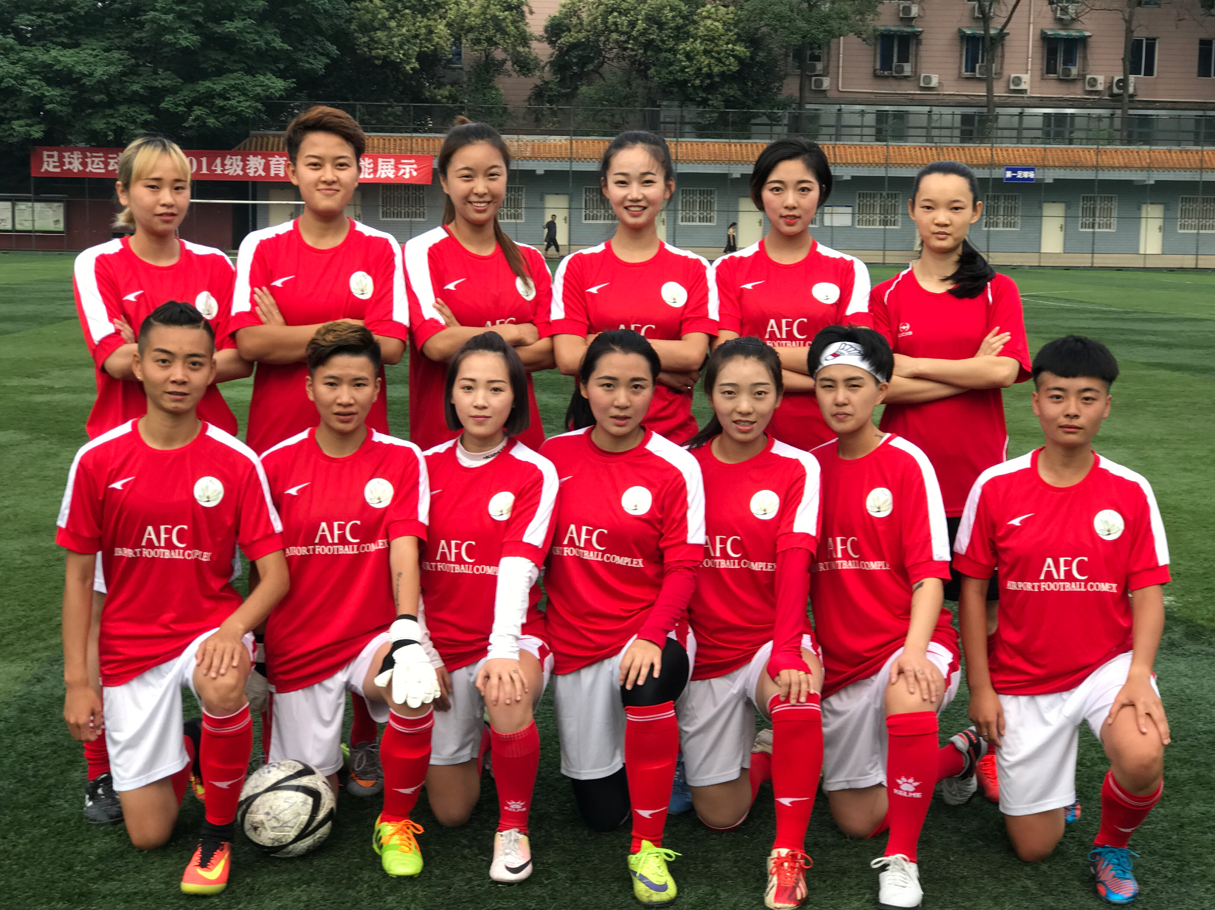 成都一女足球队因“约球”收费惹争议　涉事队员：收费并非为赚钱网传图片非球队队员