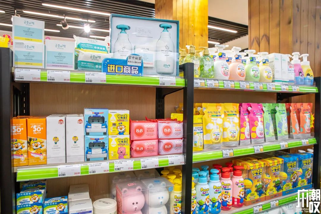 从韩国回来在超市买东西,从韩国进口商品