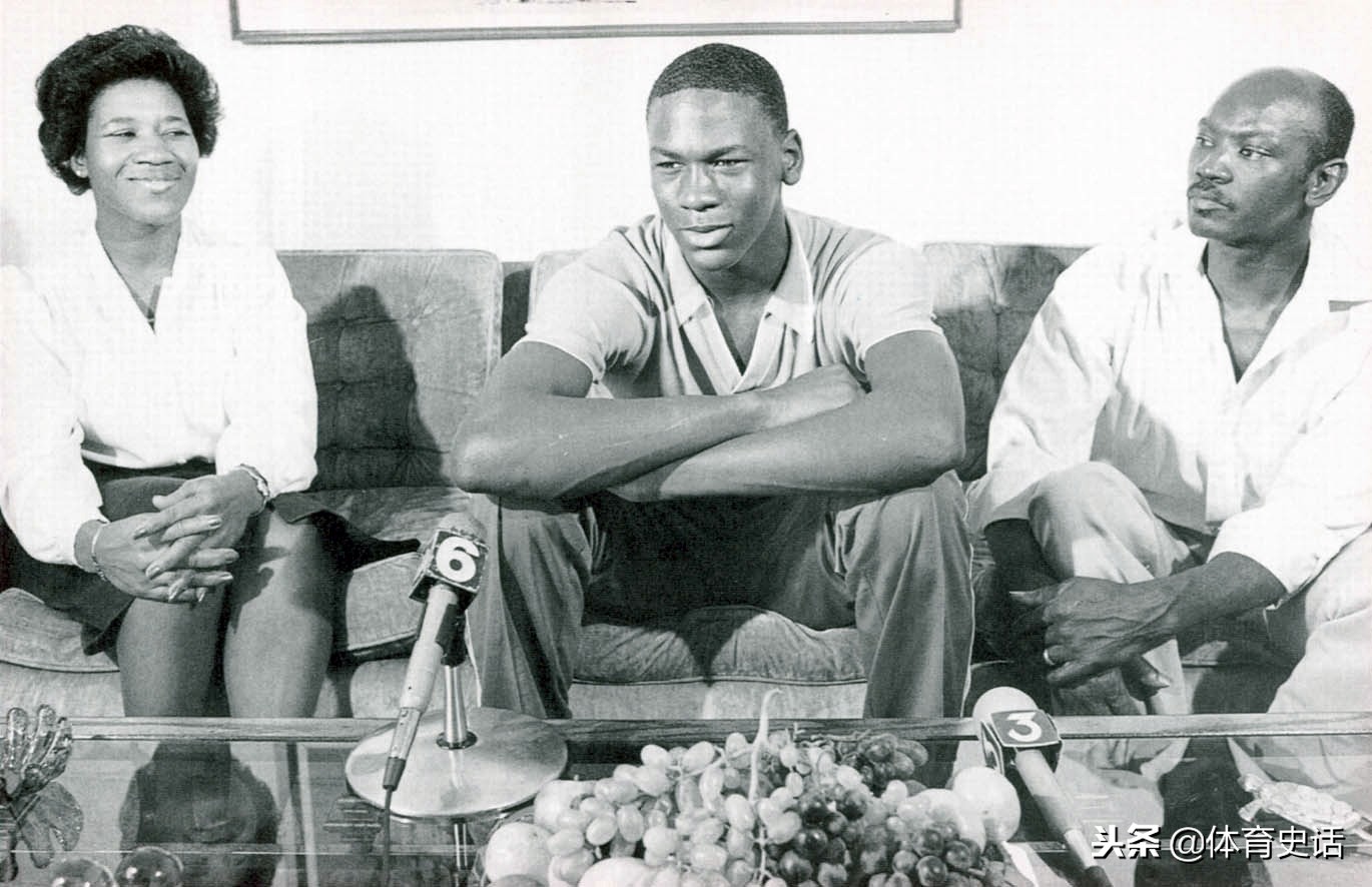 迈克尔乔丹篮球赛成名之战,迈克尔乔丹封神之路下