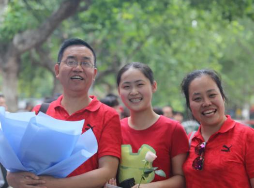 民*本科办**学费颇高，教育相关部门不管理，原因反而是为学生好