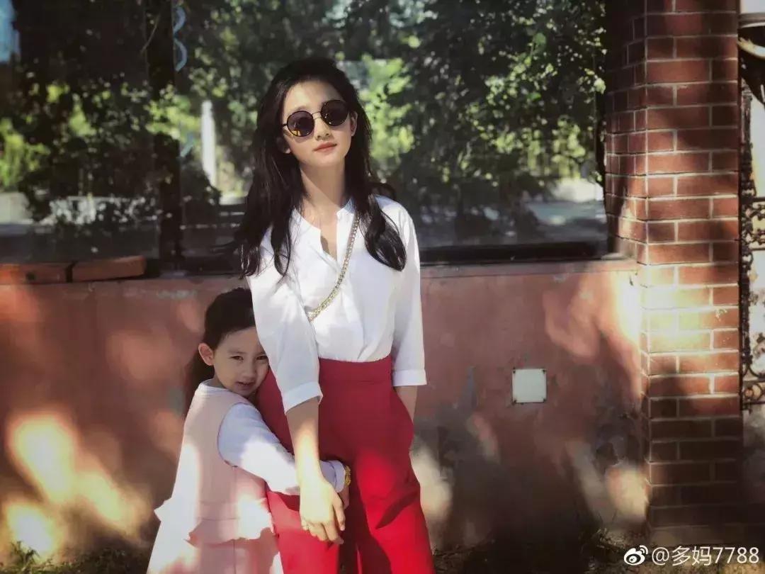 大s和小s二女儿买衣服,小s被大s吐槽