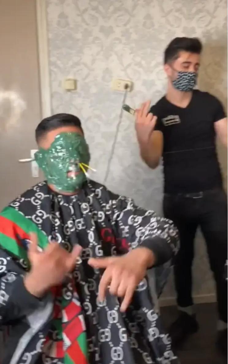 国外理发店蜜蜡脱毛,外国人作死尝试蜜蜡脱毛