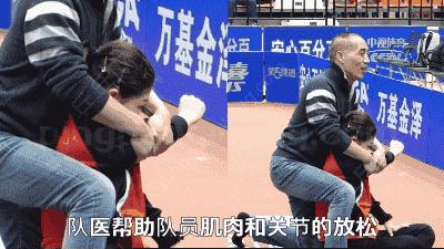 乒乓国手赛前热身练球,运动员赛前训练注意哪些