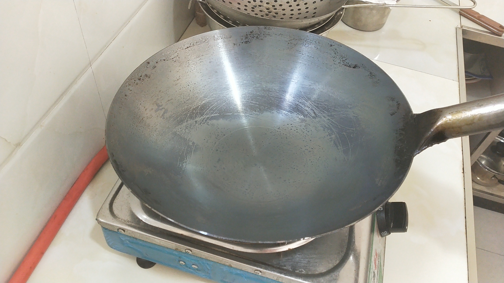 刚买的锅要怎么弄才不粘锅,刚买的锅要怎么弄不生锈