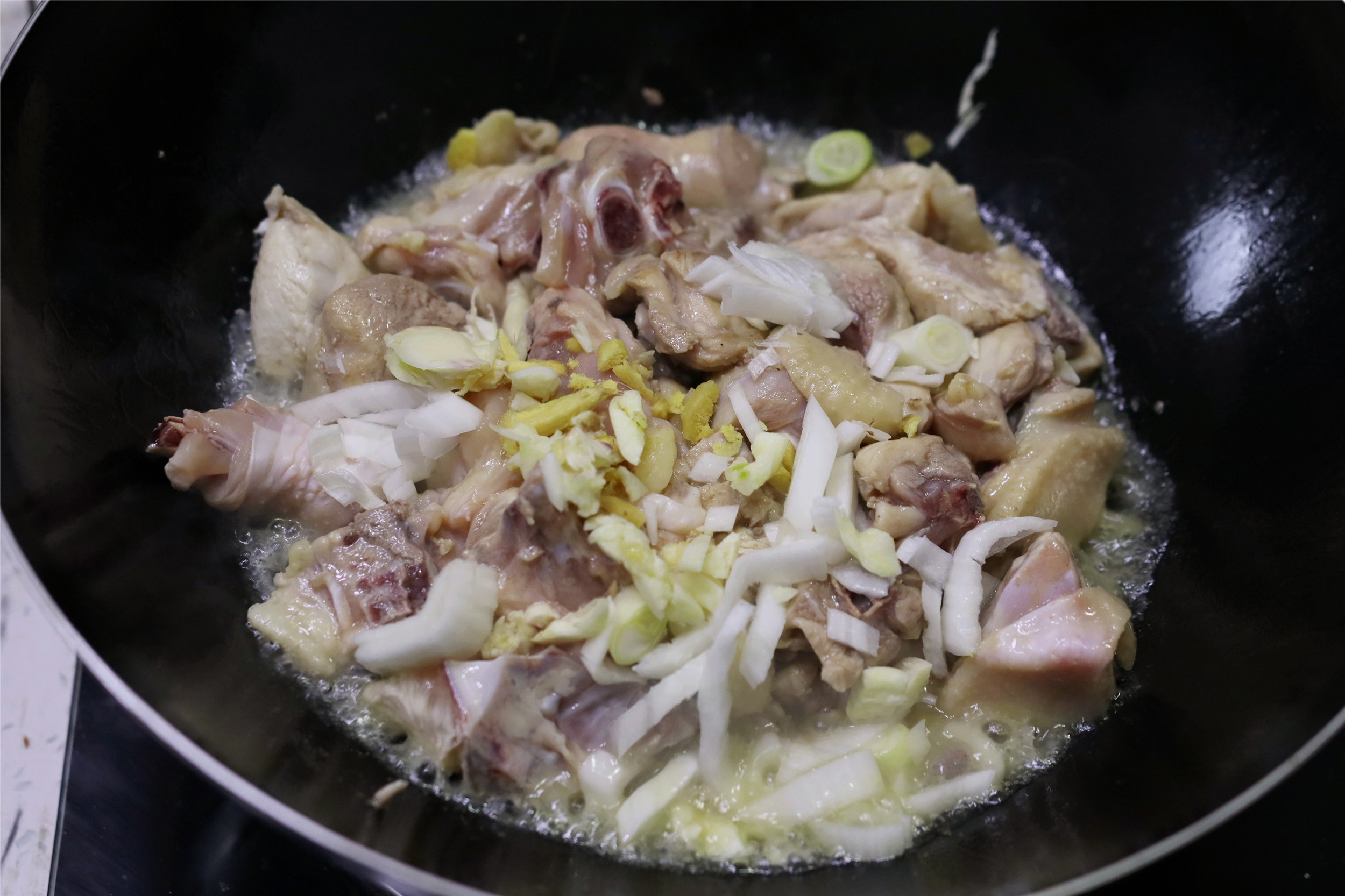 小时候做的可以吃的鸡,小时候路边的铁锅炒鸡做法