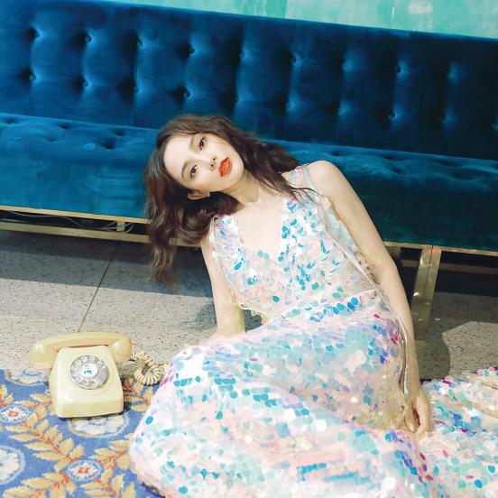 彭小苒红衣服搭配,彭小苒穿搭点评