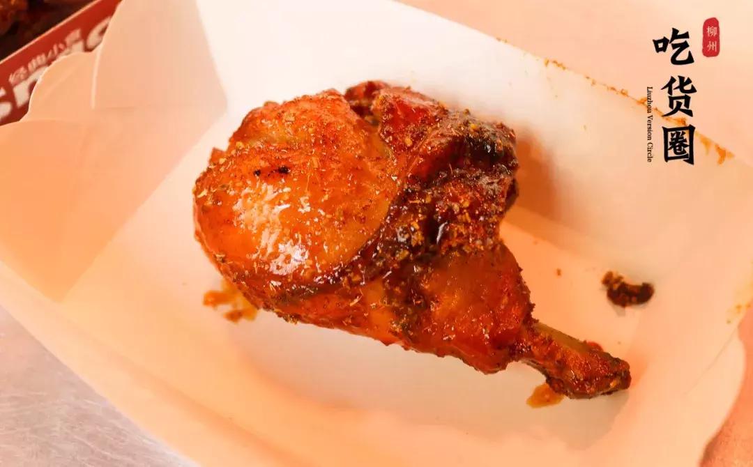 这家五星街不起眼的小吃站,34°高温没空调没座位,每天都排满人