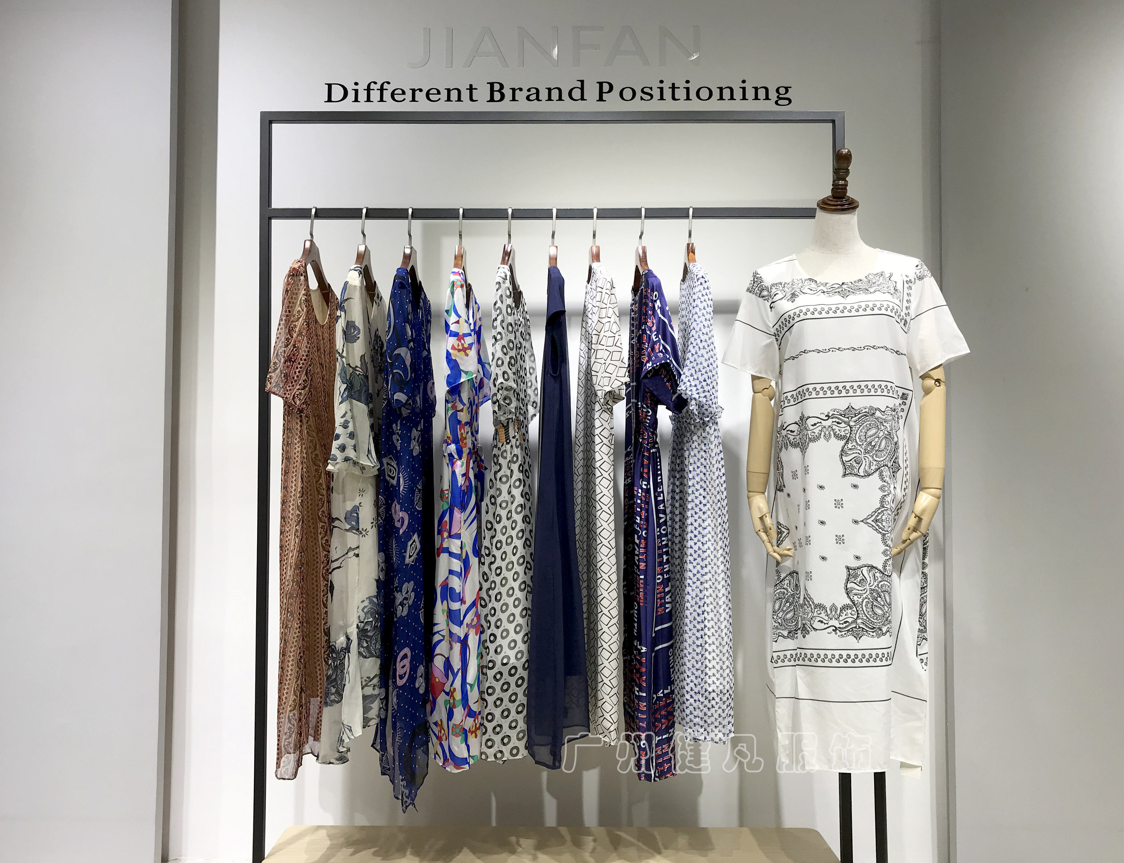 批发真丝连衣裙厂家直播,厂家直销批发真丝连衣裙