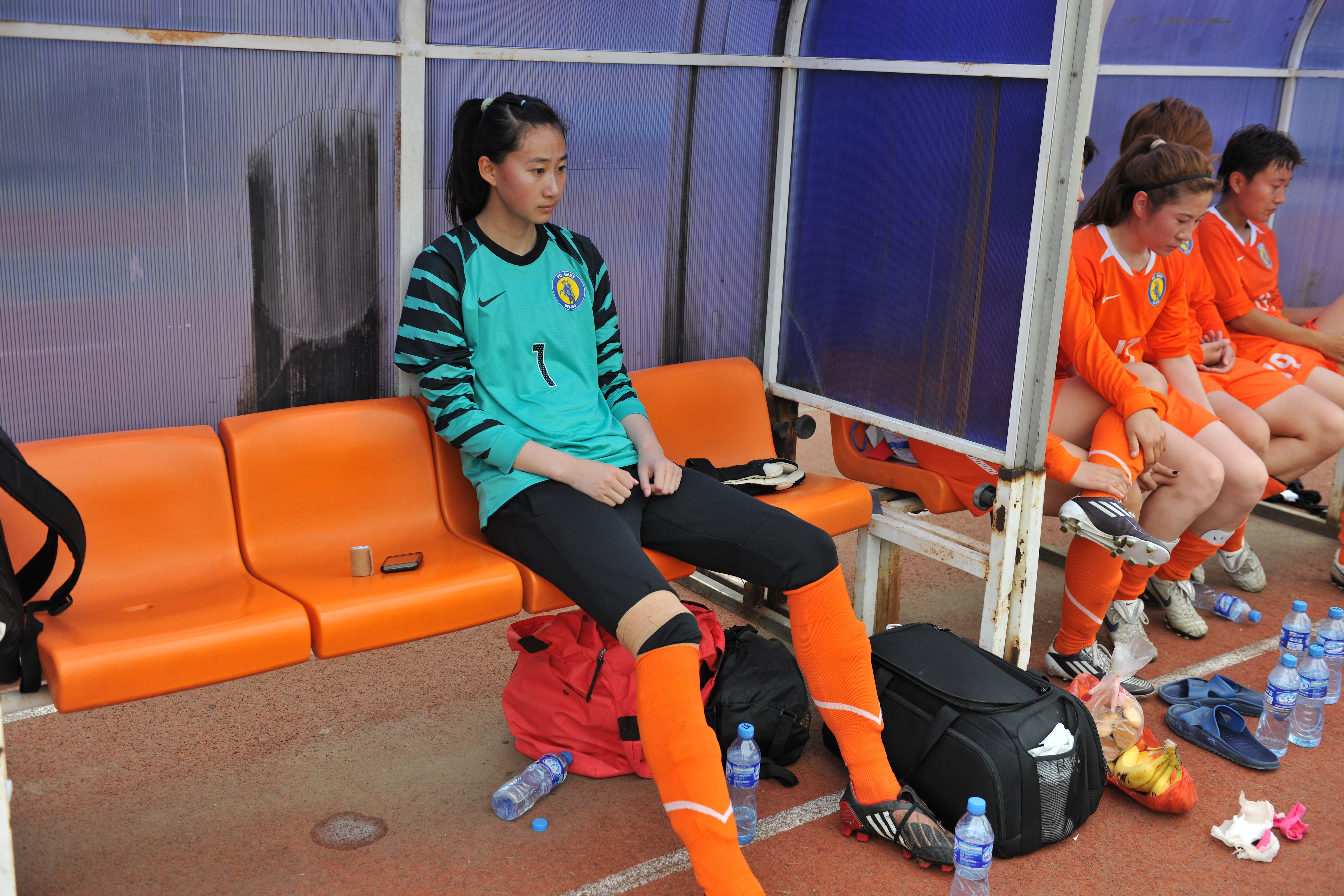 女足国门王飞宣布退役,中国最美女兵退役