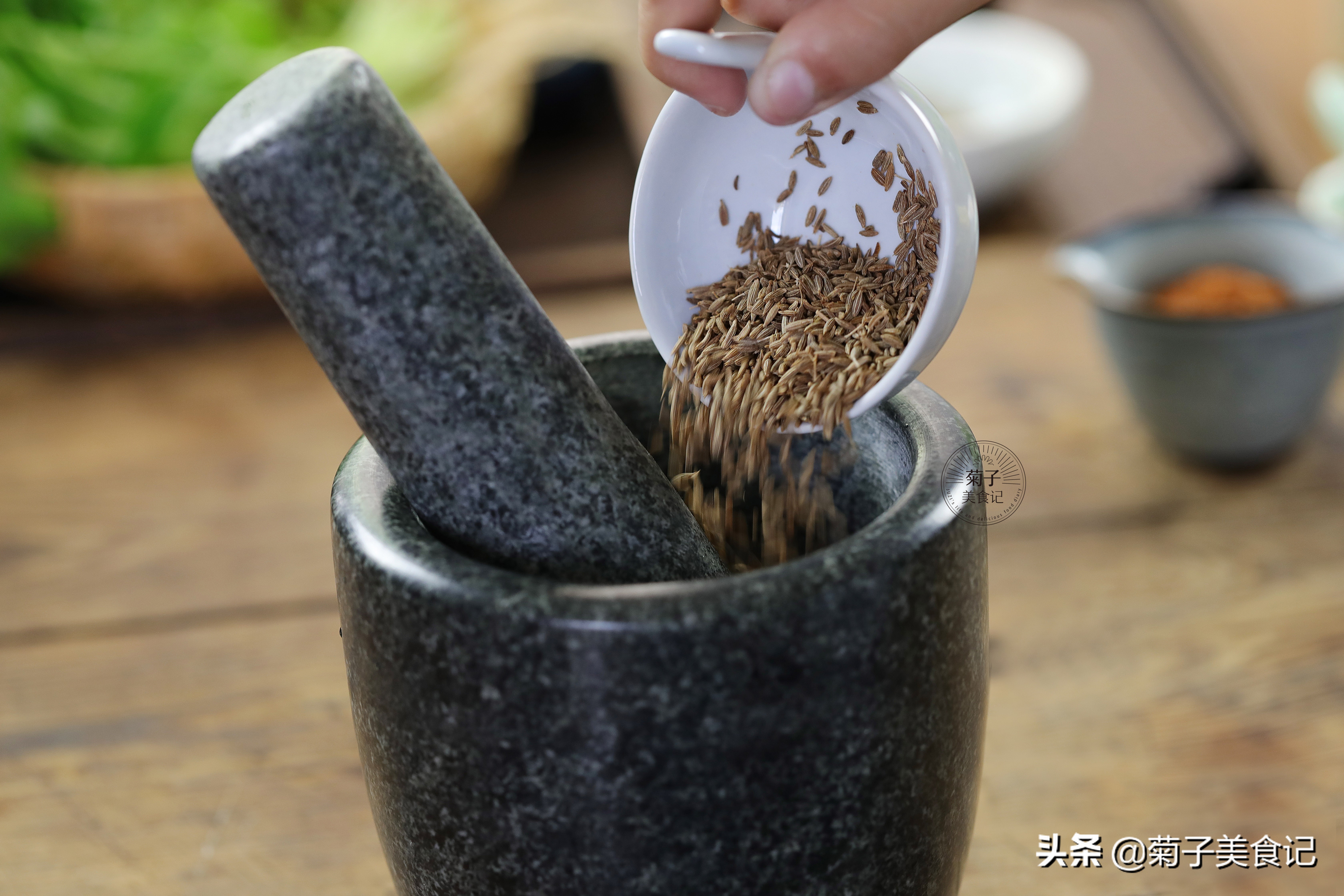 羊肉怎么炖着吃不柴没有膻味,羊肉现炖的好吃还是过夜的好吃