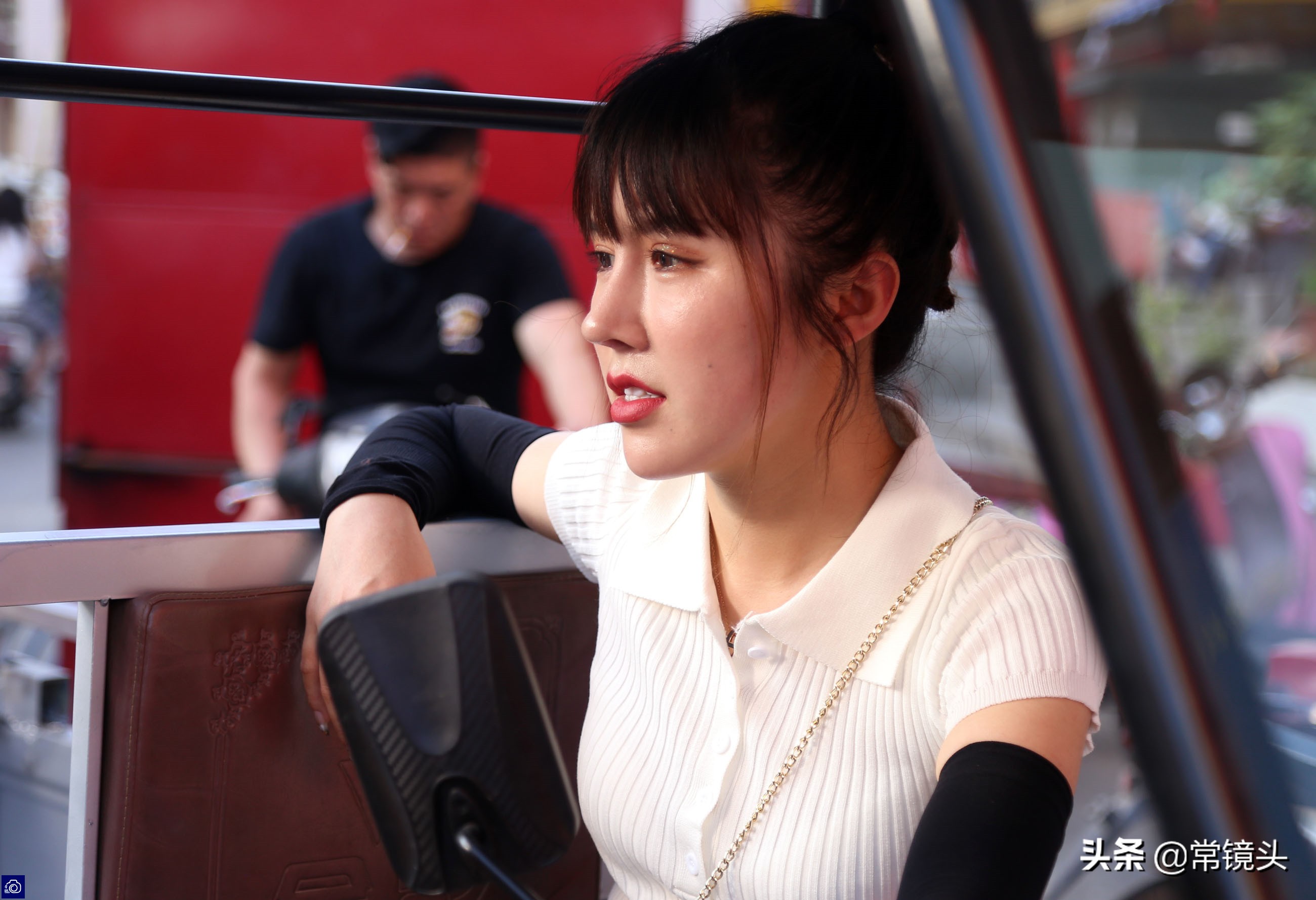 90后女孩靠30平小店迈上人生巅峰,00后女孩摆摊创业生活真实记录