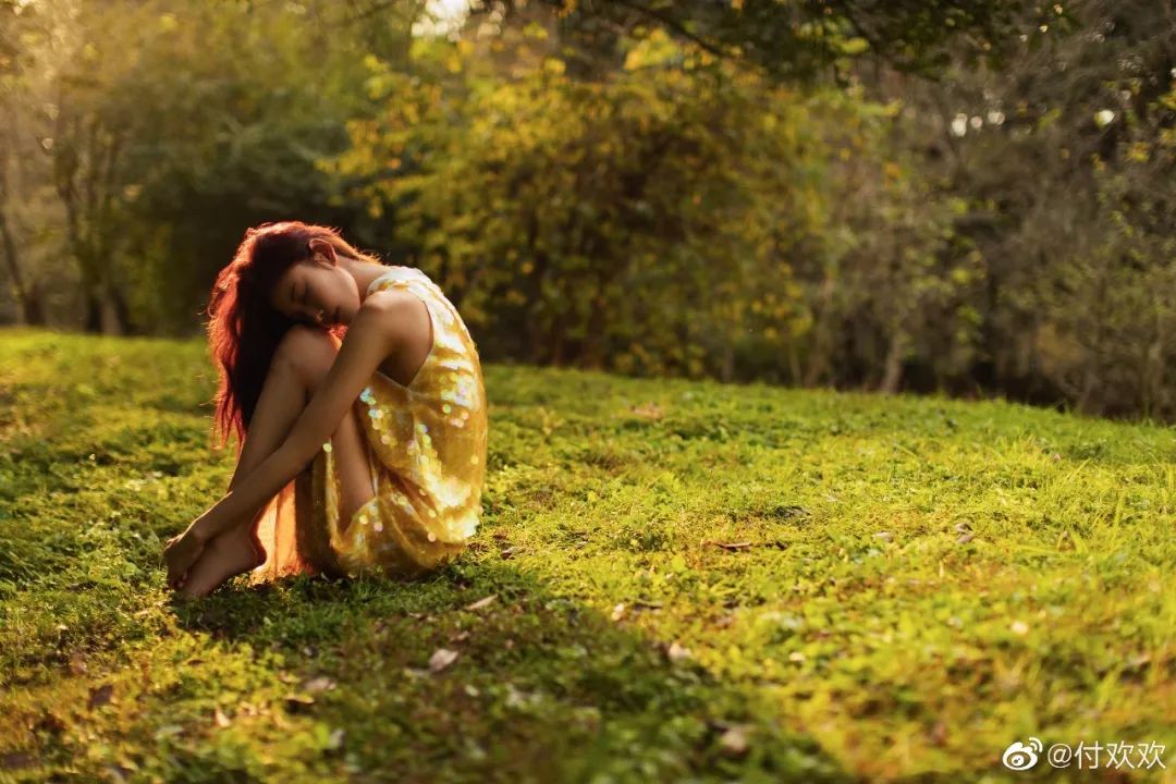 模特8大基本训练方法,模特镜前造型动作凳子