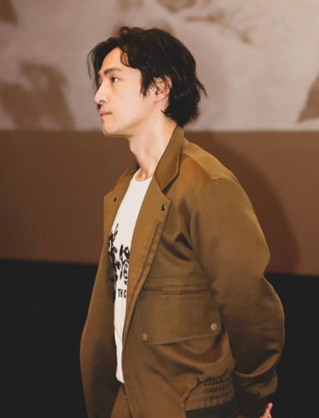 WHAT？一玩复古就垮？学学明星们这么穿，老嫌弃一秒变潮品