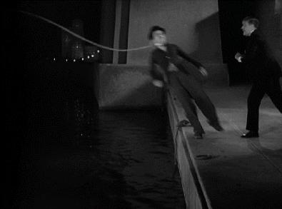 他5岁登台表演，12岁丧父13岁流浪街头，1个跌跤迎来喜剧人生