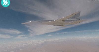 俄军主力战机突然坠毁,俄军图22轰炸机巡航