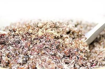 90岁老人种了67年花，靠玫瑰花瓣养活了8个孩子！