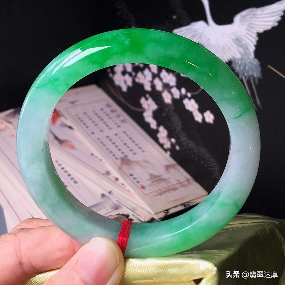 翡翠佛公摔坏了怎么改,摔坏翡翠手镯后续